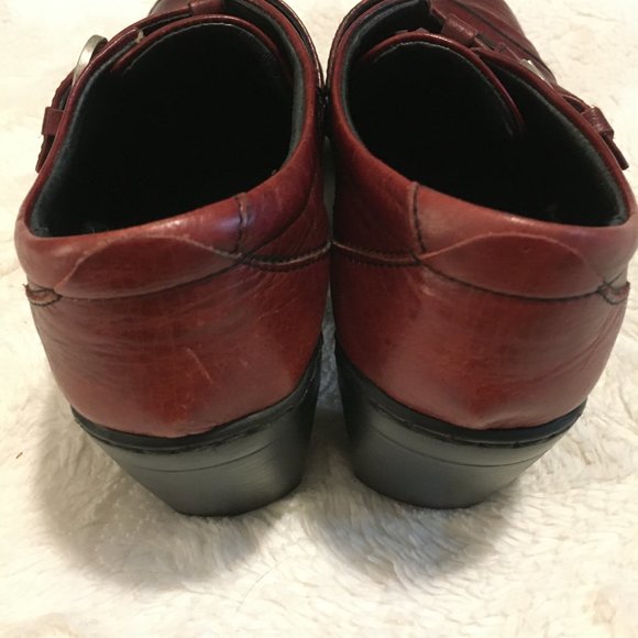 Josef Seibel Soft Burgundy Leather Whimsigoth Buckled Heels - Picture 10 of 16